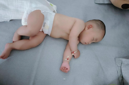 通化宝宝多久会抬头